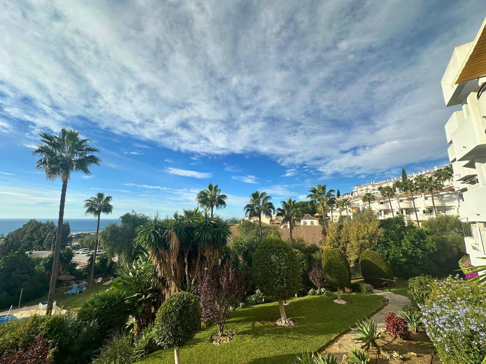 2 bedroom Apartment for sale in Calahonda with pool garage - € 399,000 (Ref: 9832842)