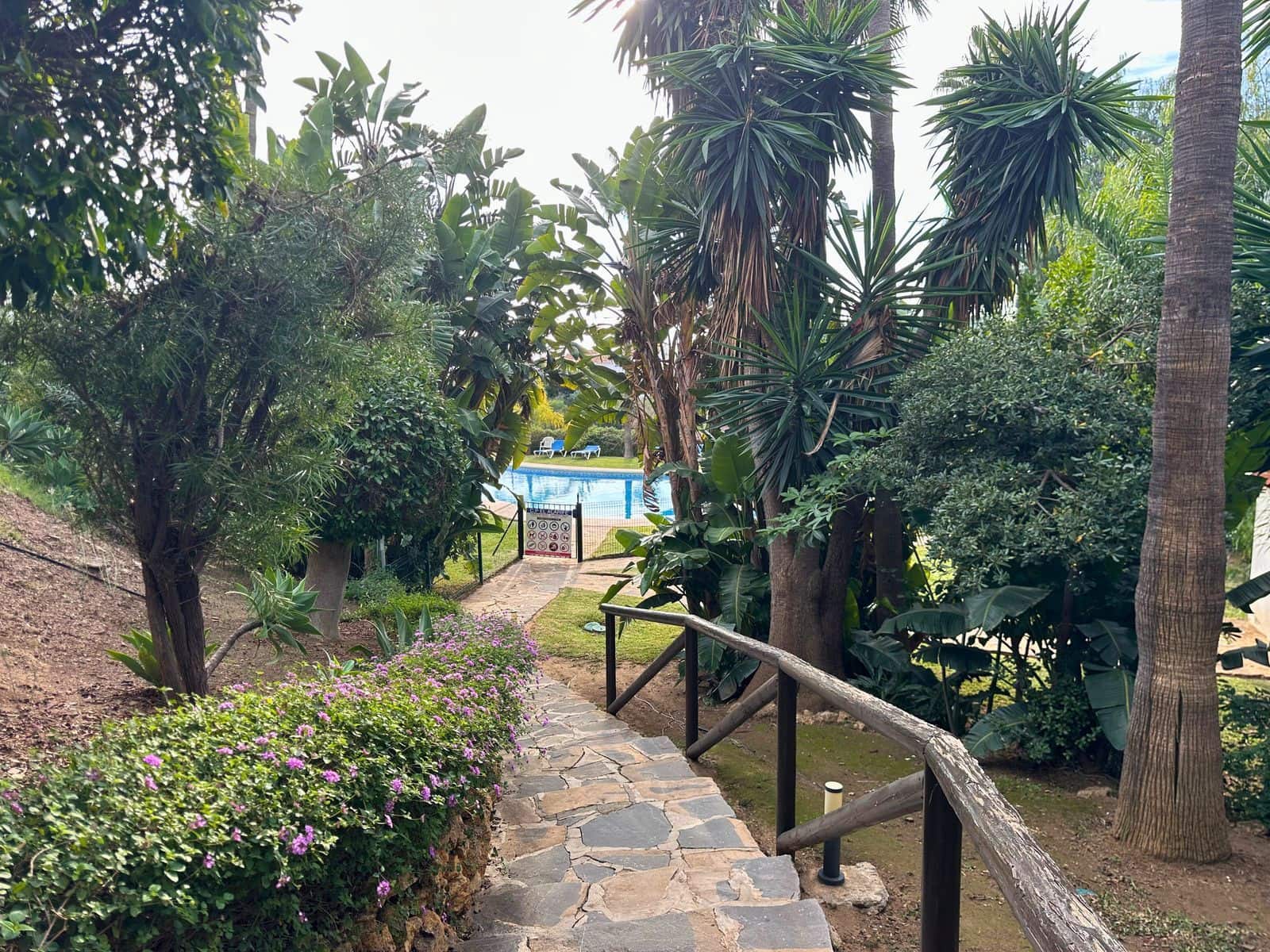 2 bedroom Apartment for sale in Calahonda with pool garage - € 399,000 (Ref: 9832842)