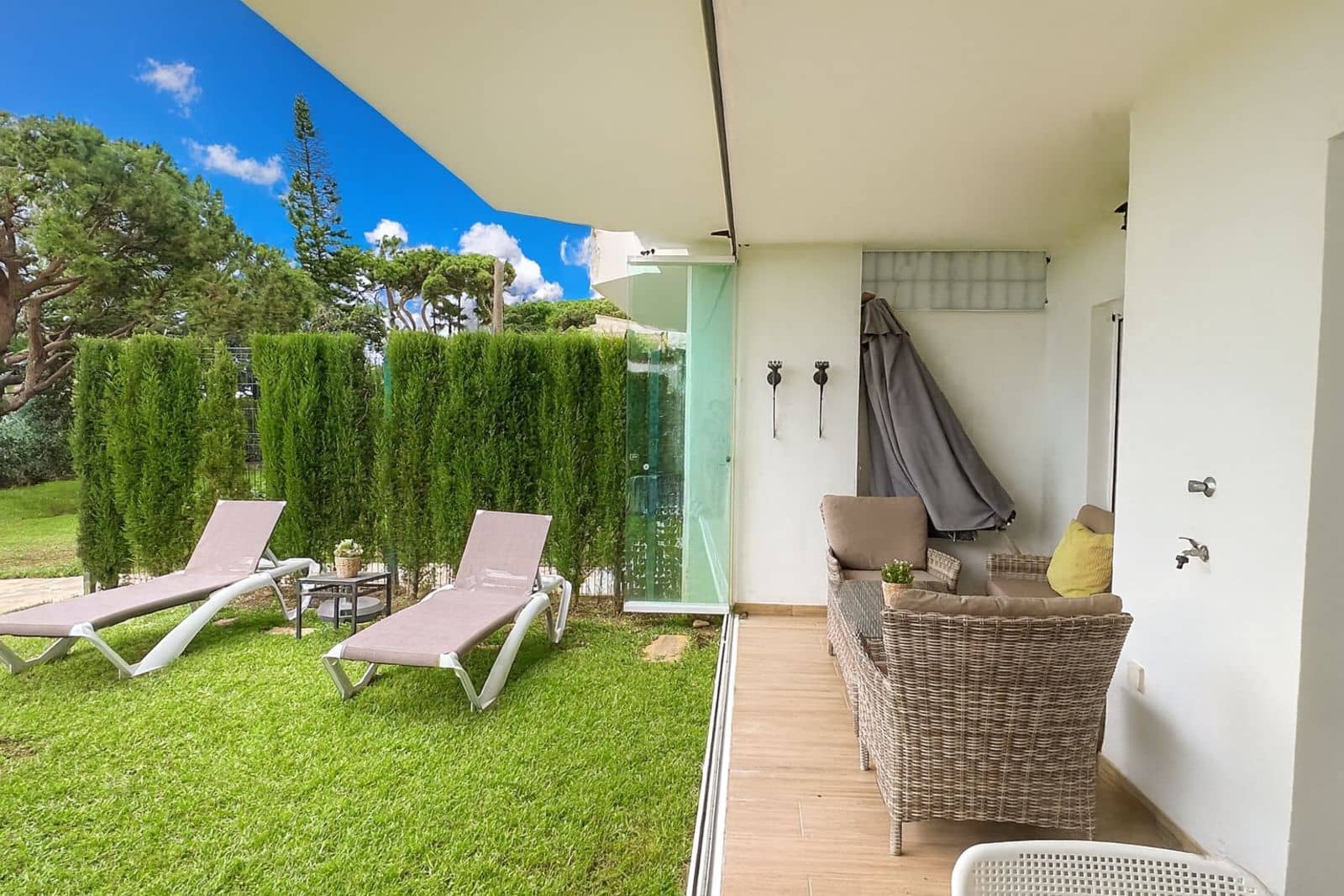 2 slaapkamer Strandappartement te koop in Calahonda met zwembad garage - € 848.000 (Ref: 9832846)