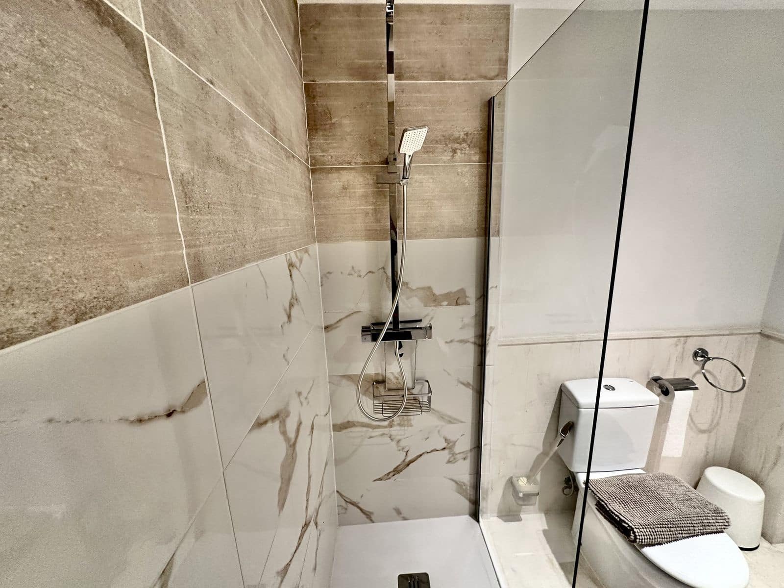 2 slaapkamer Strandappartement te koop in Calahonda met zwembad garage - € 848.000 (Ref: 9832846)