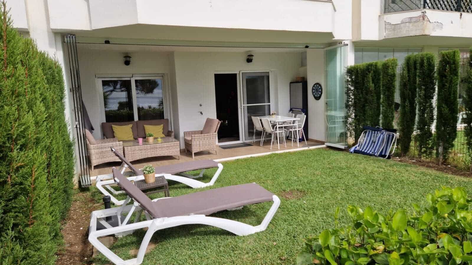 2 slaapkamer Strandappartement te koop in Calahonda met zwembad garage - € 848.000 (Ref: 9832846)
