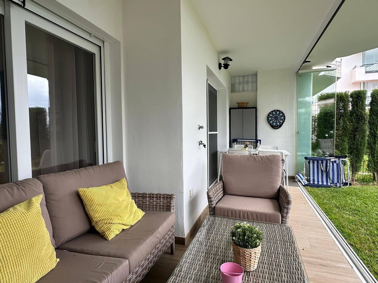 2 slaapkamer Strandappartement te koop in Calahonda met zwembad garage - € 848.000 (Ref: 9832846)