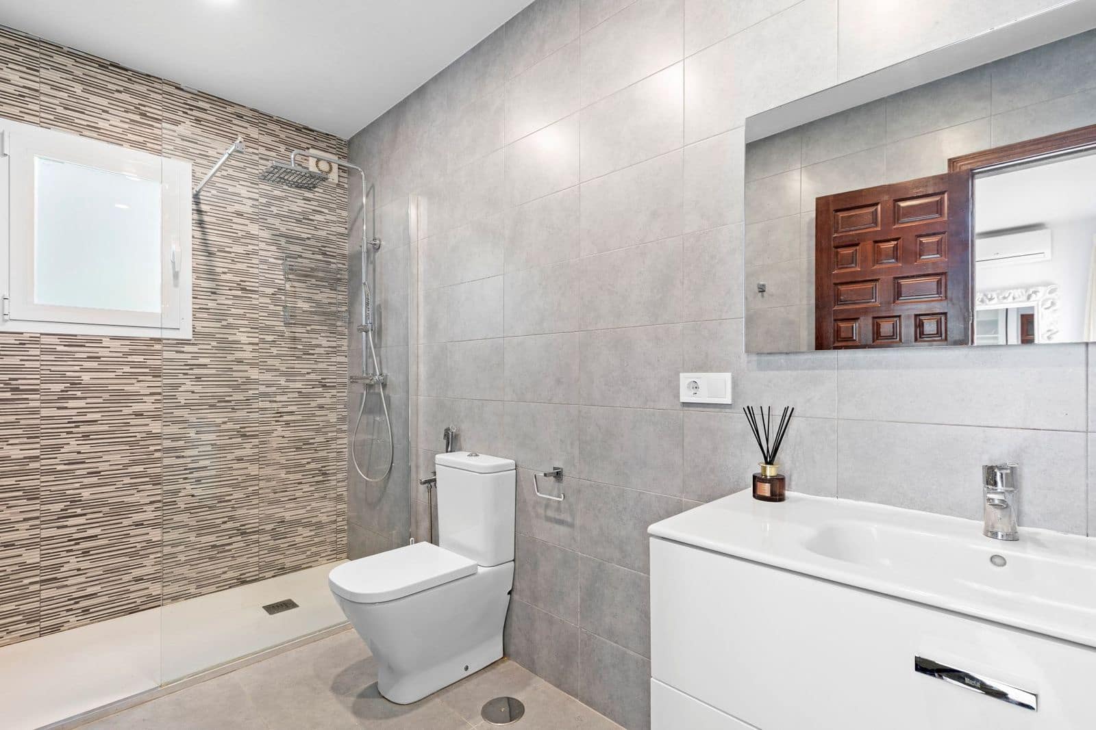 5 soveværelse Villa til salg i Torrenueva med swimmingpool garage - € 1.100.000 (Ref: 9838487)