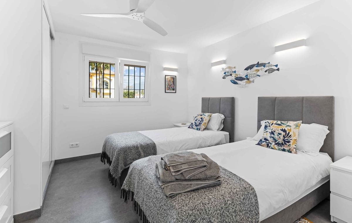 5 bedroom Villa for sale in Bel-Air with pool garage - € 1,650,000 (Ref: 9841693)