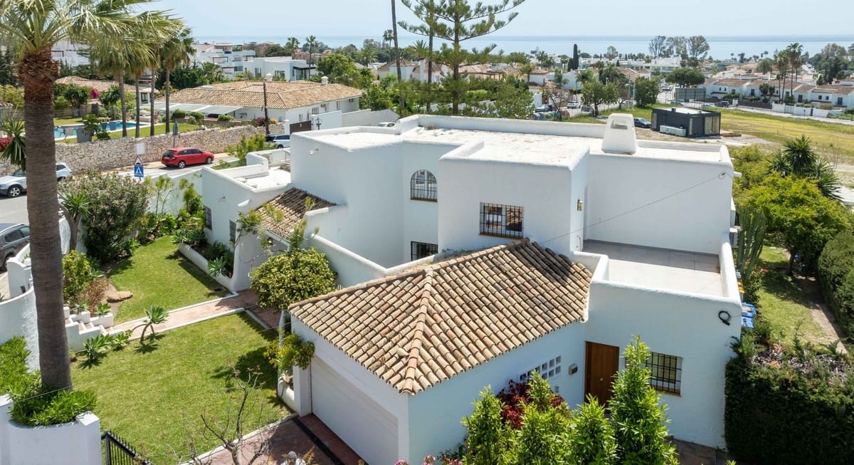 5 bedroom Villa for sale in Bel-Air with pool garage - € 1,650,000 (Ref: 9841693)