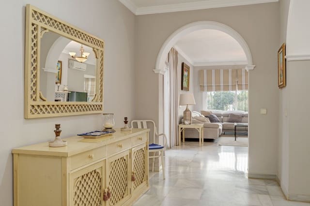 4 sypialnia Willa na sprzedaż w Mijas Golf, Mijas z basenem garażem - 1 300 000 € (Ref: 9841697)
