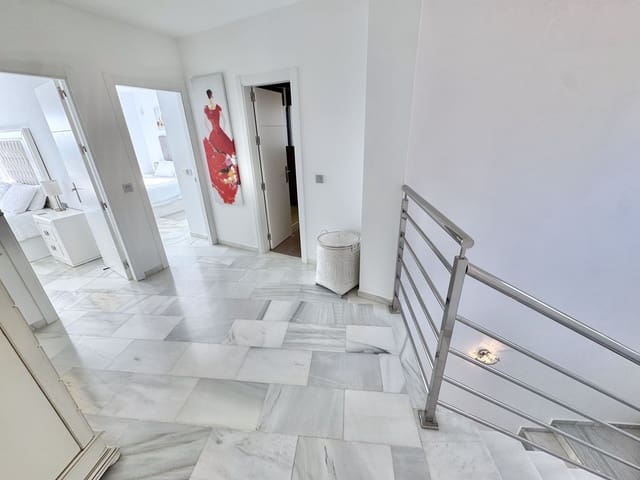 5 sypialnia Willa na sprzedaż w Calahonda, Mijas z basenem garażem - 1 100 000 € (Ref: 9841771)