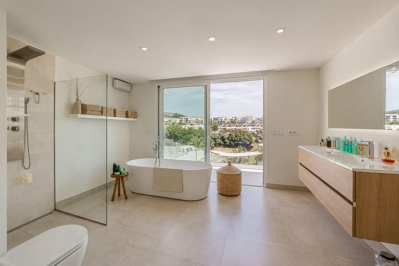 5 soveværelse Villa til salg i Torrequebrada med swimmingpool garage - € 1.830.000 (Ref: 9850028)