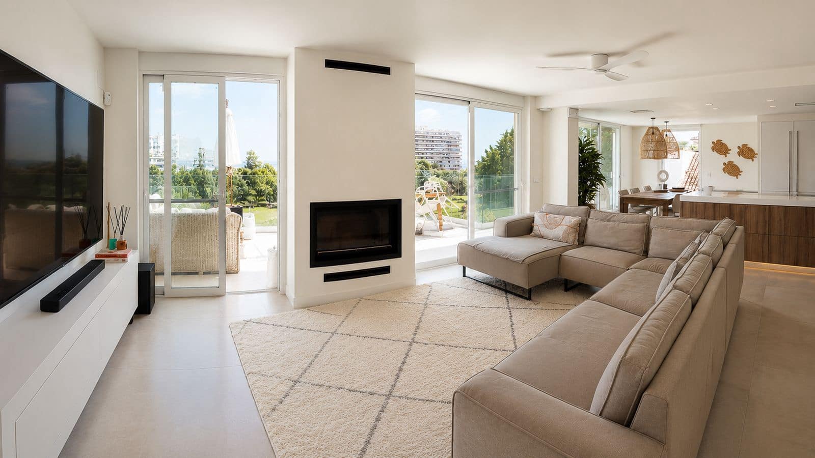 5 soveværelse Villa til salg i Torrequebrada med swimmingpool garage - € 1.830.000 (Ref: 9850028)