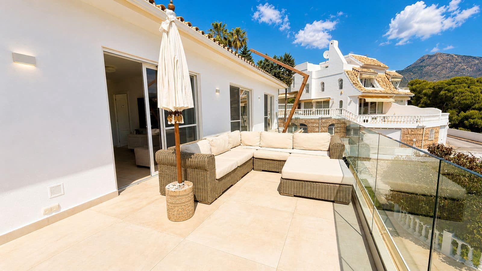 5 soveværelse Villa til salg i Torrequebrada med swimmingpool garage - € 1.830.000 (Ref: 9850028)