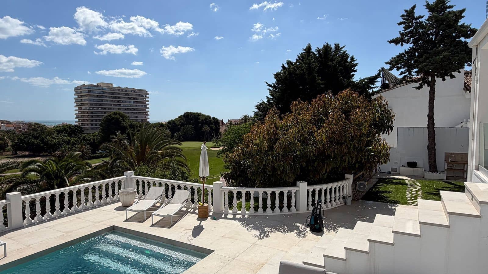 5 soveværelse Villa til salg i Torrequebrada med swimmingpool garage - € 1.830.000 (Ref: 9850028)