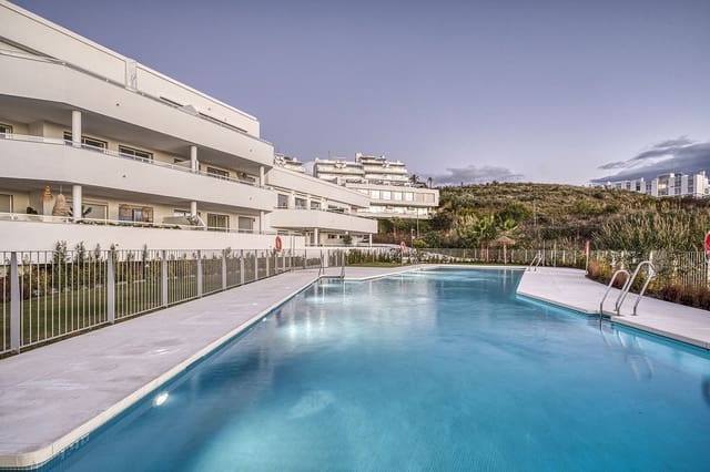 3 chambre Penthouse à vendre à Cancelada, Estepona avec piscine garage - 520 000 € (Ref: 9850036)
