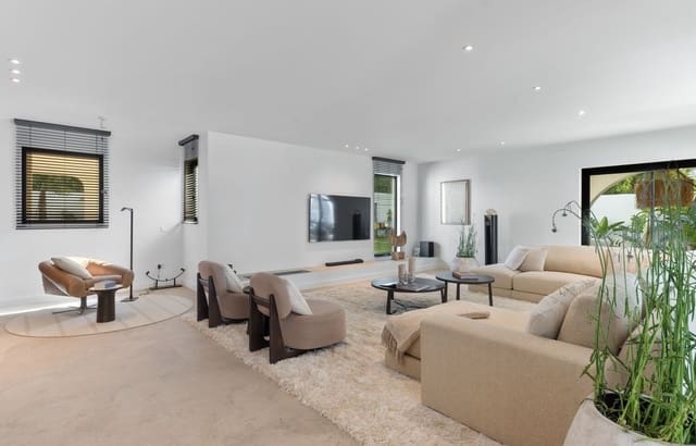 5 bedroom Villa for sale in Guadalmina Baja, Marbella with pool garage - € 4,350,000 (Ref: 9860914)