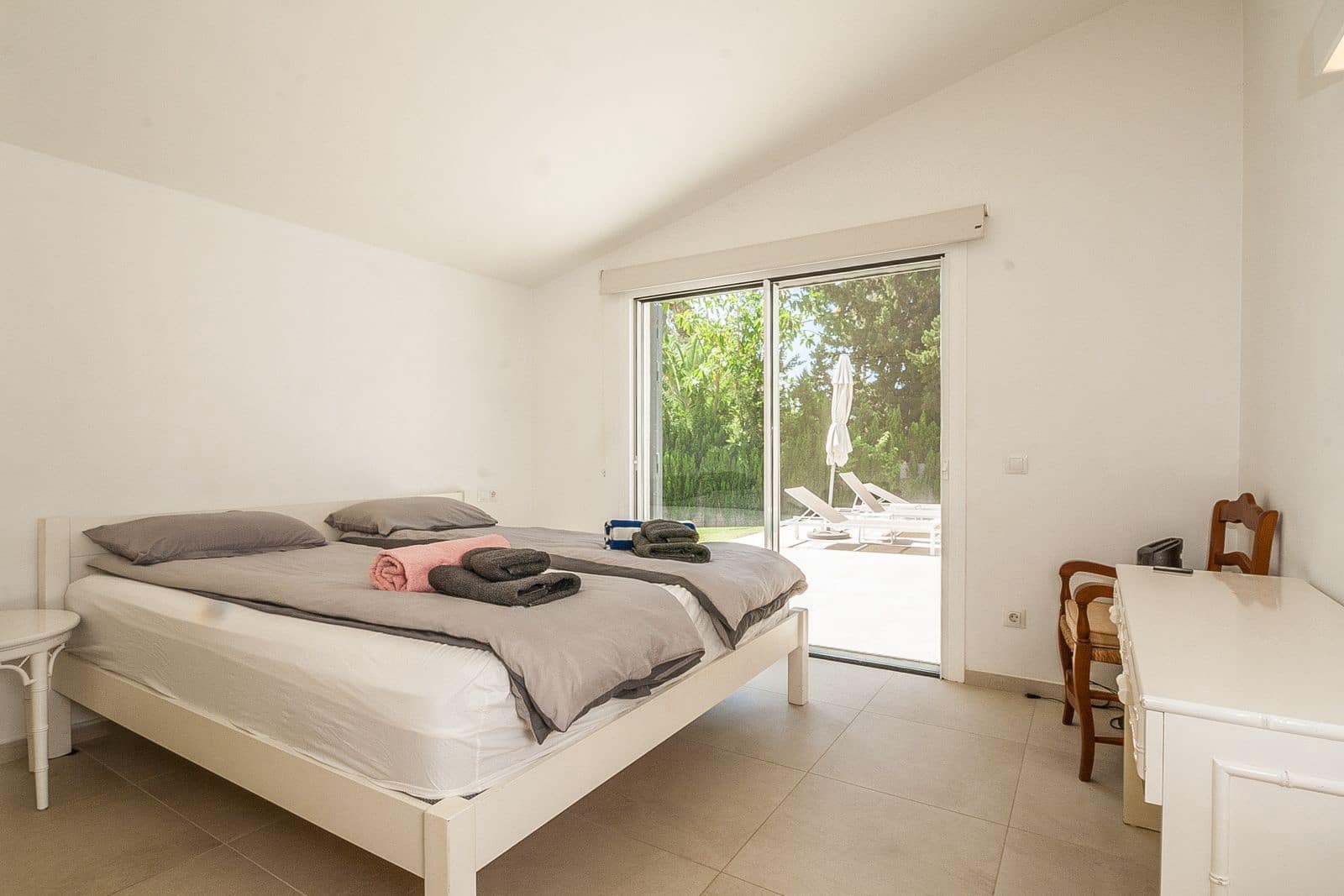 5 sypialnia Willa na sprzedaż w Elviria z basenem garażem - 1 499 500 € (Ref: 9861031)