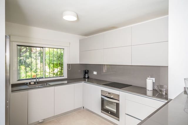 5 sypialnia Willa na sprzedaż w Elviria, Marbella z basenem garażem - 1 499 500 € (Ref: 9861031)