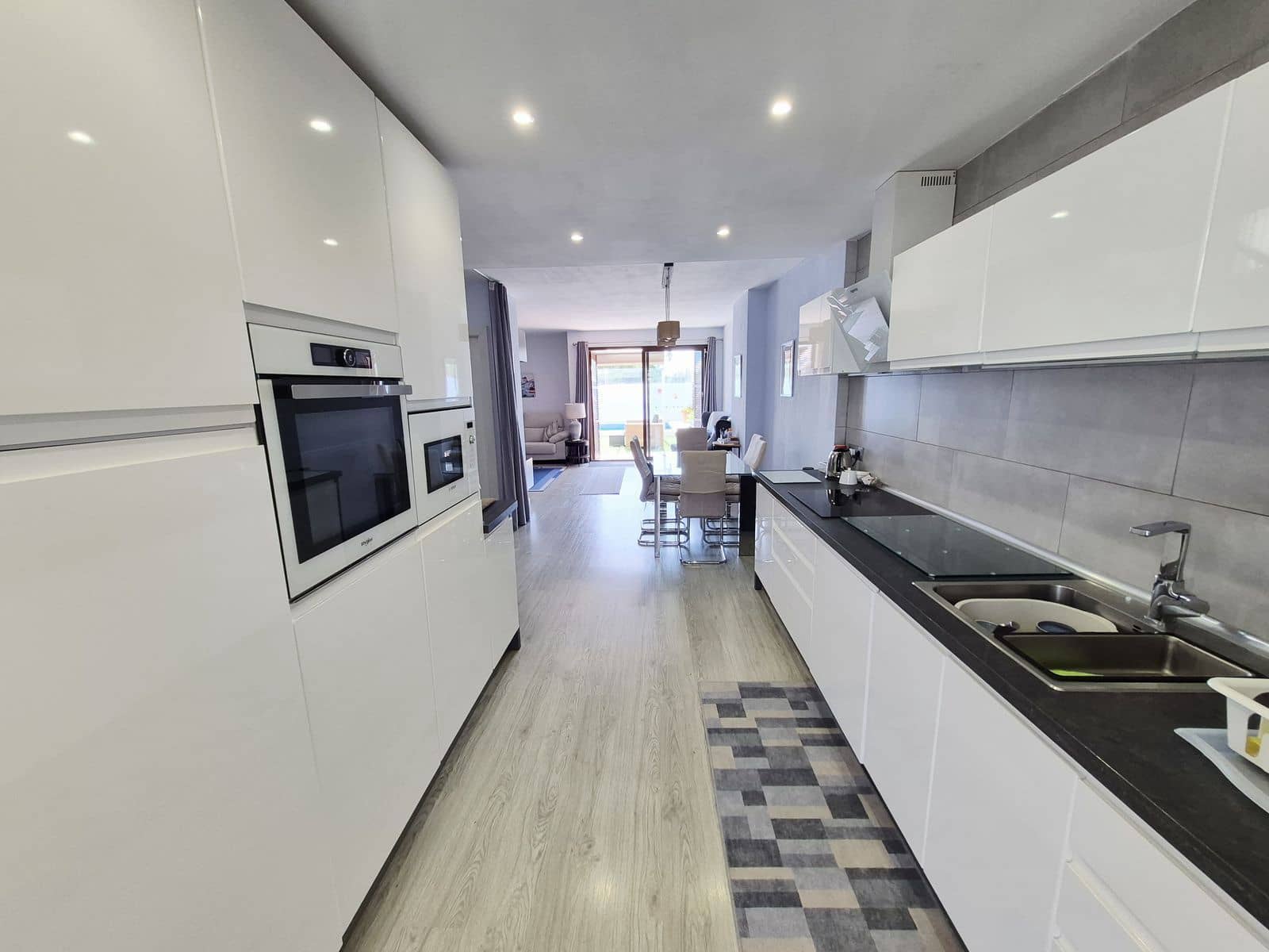 3 soveværelse Semi-Rækkehus til salg i La Cala de Mijas med swimmingpool garage - € 799.000 (Ref: 9892914)