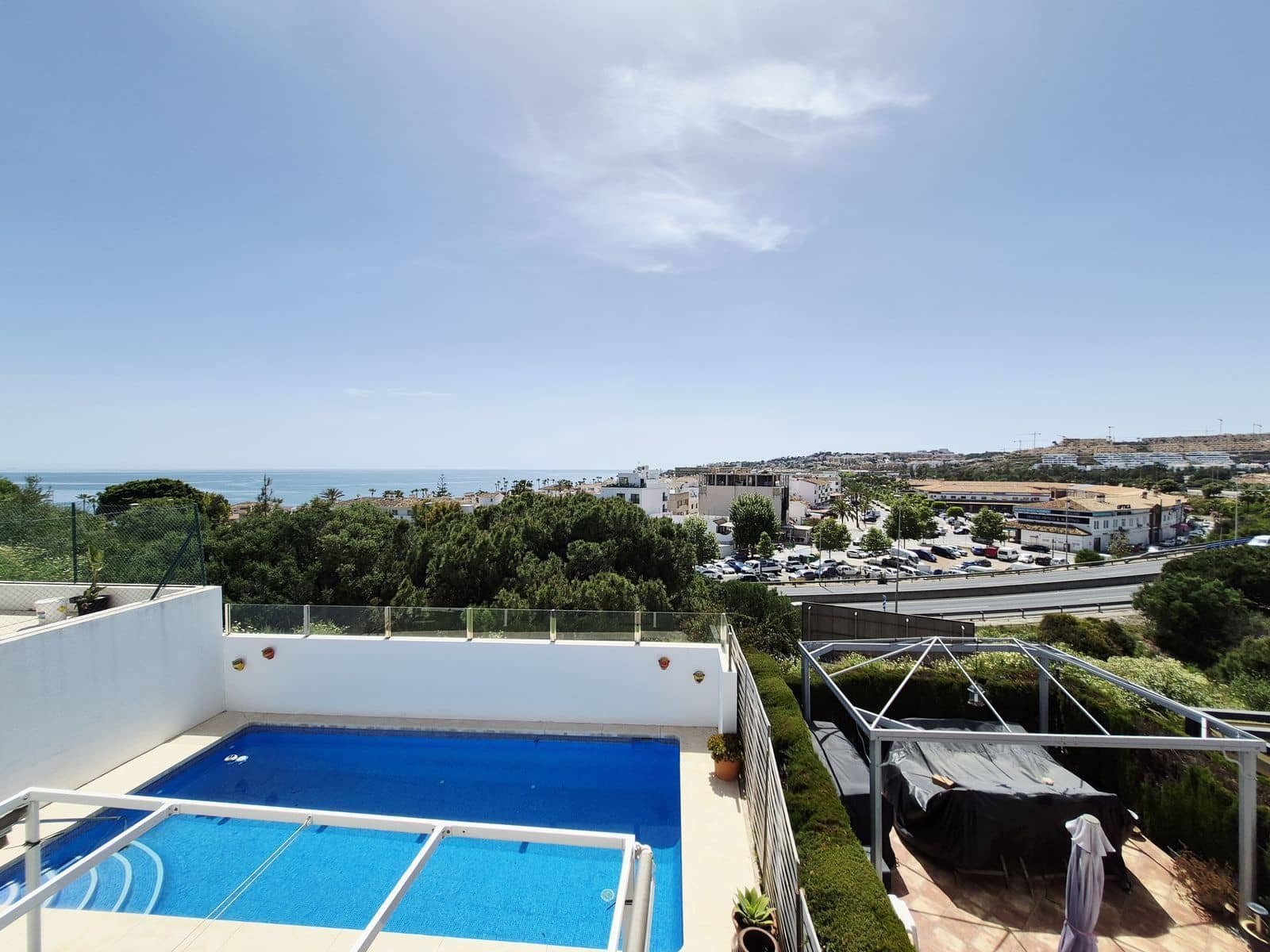 3 soveværelse Semi-Rækkehus til salg i La Cala de Mijas med swimmingpool garage - € 799.000 (Ref: 9892914)