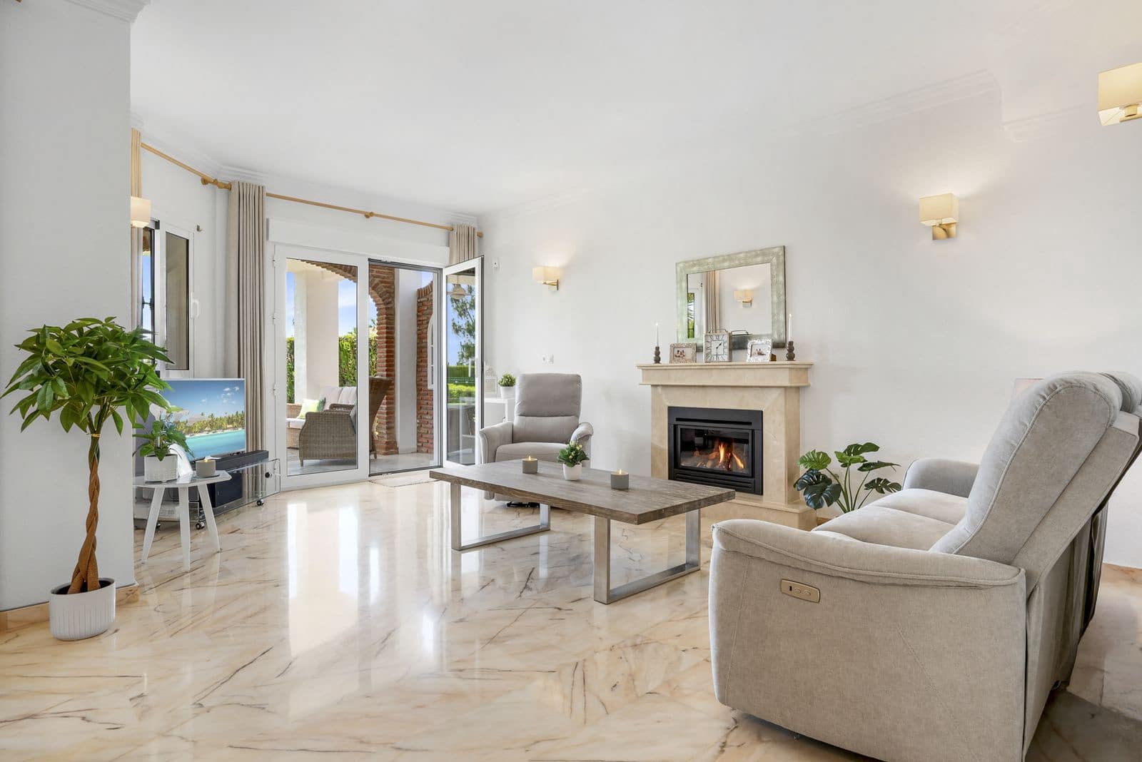 3 chambre Villa/Maison à vendre à El Chaparral avec piscine garage - 875 000 € (Ref: 9905251)