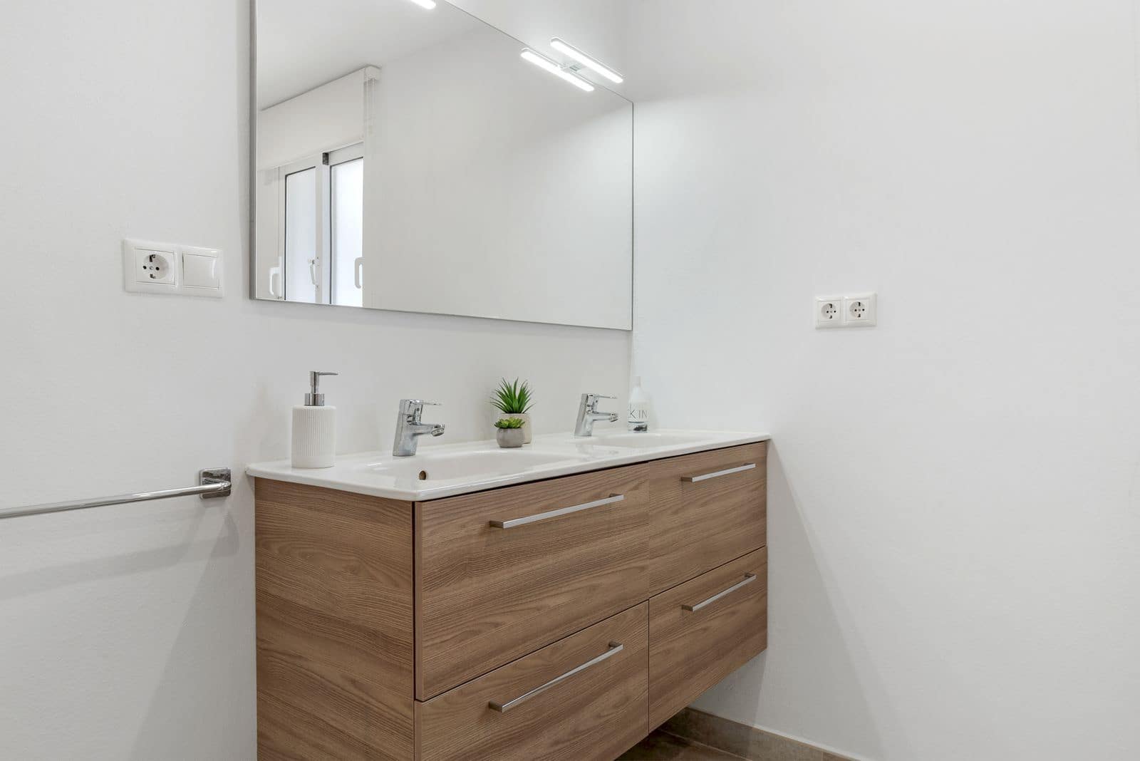 3 chambre Villa/Maison à vendre à El Chaparral avec piscine garage - 875 000 € (Ref: 9905251)