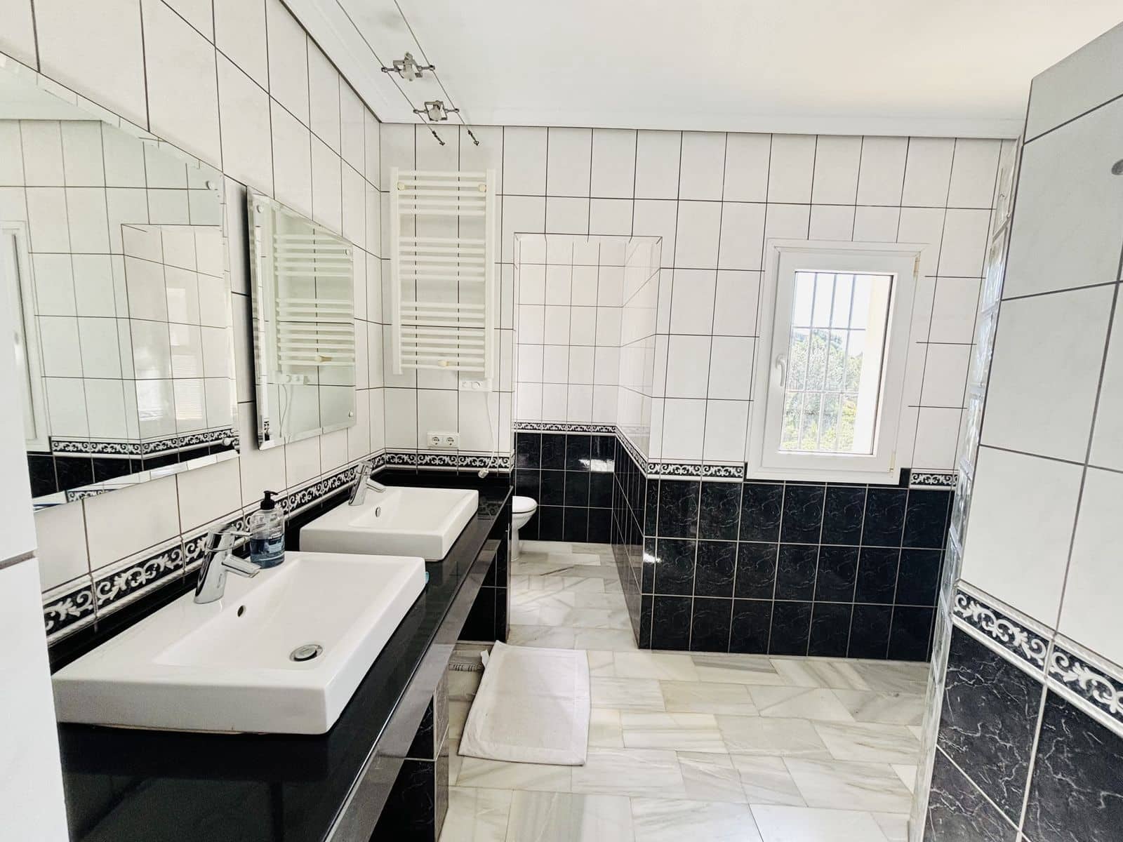 5 soverom Villa til salgs i Valtocado med svømmebasseng garasje - € 1 499 000 (Ref: 9908881)