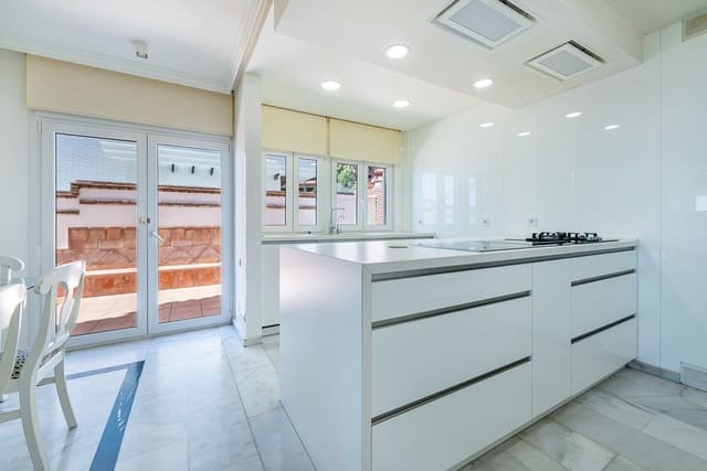 5 bedroom Villa for sale in La Capellania, Benalmádena with pool garage - € 1,497,770 (Ref: 9928053)
