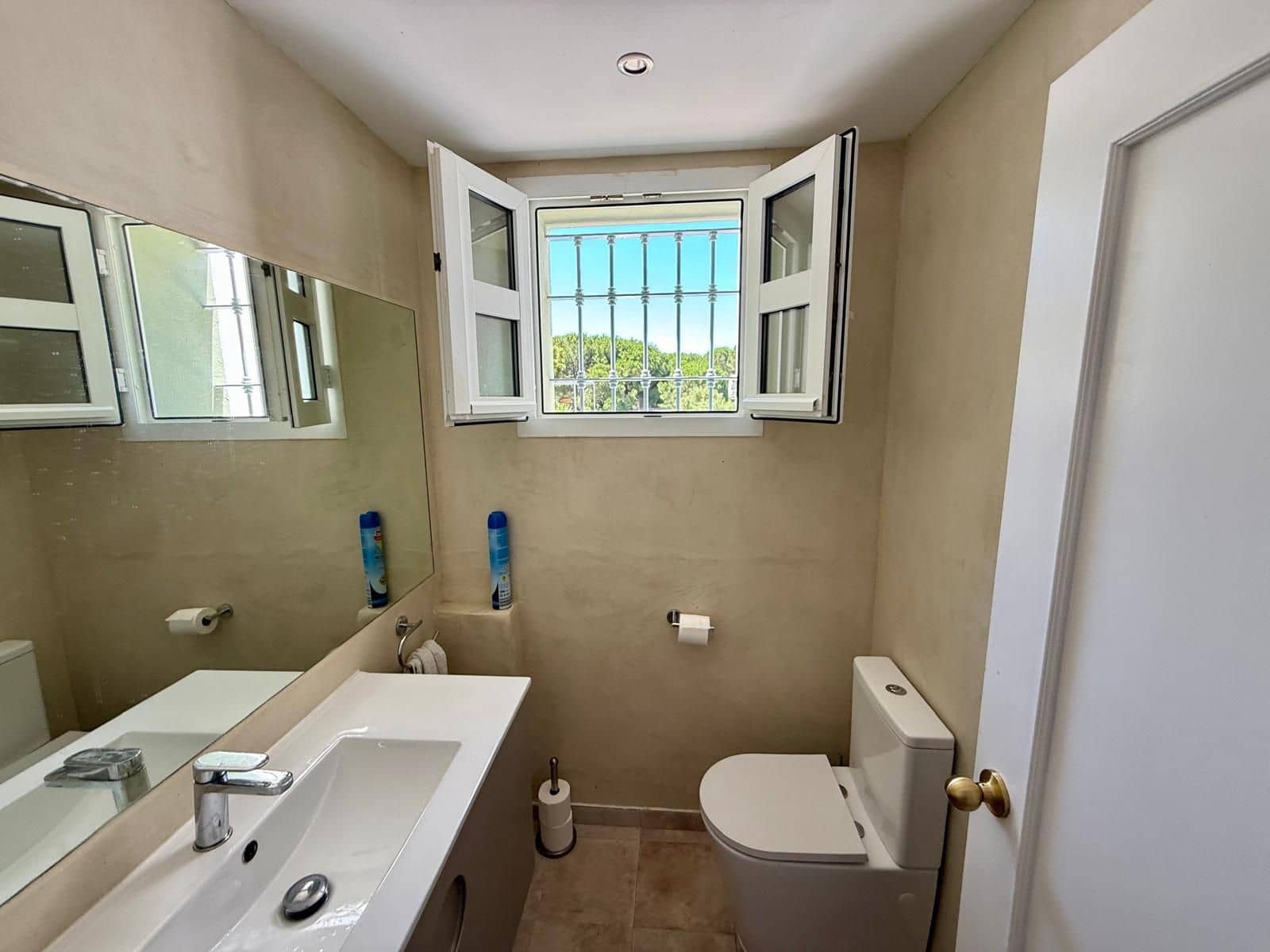 4 sypialnia Willa na sprzedaż w Sotogrande z basenem garażem - 1 595 010 € (Ref: 9932117)