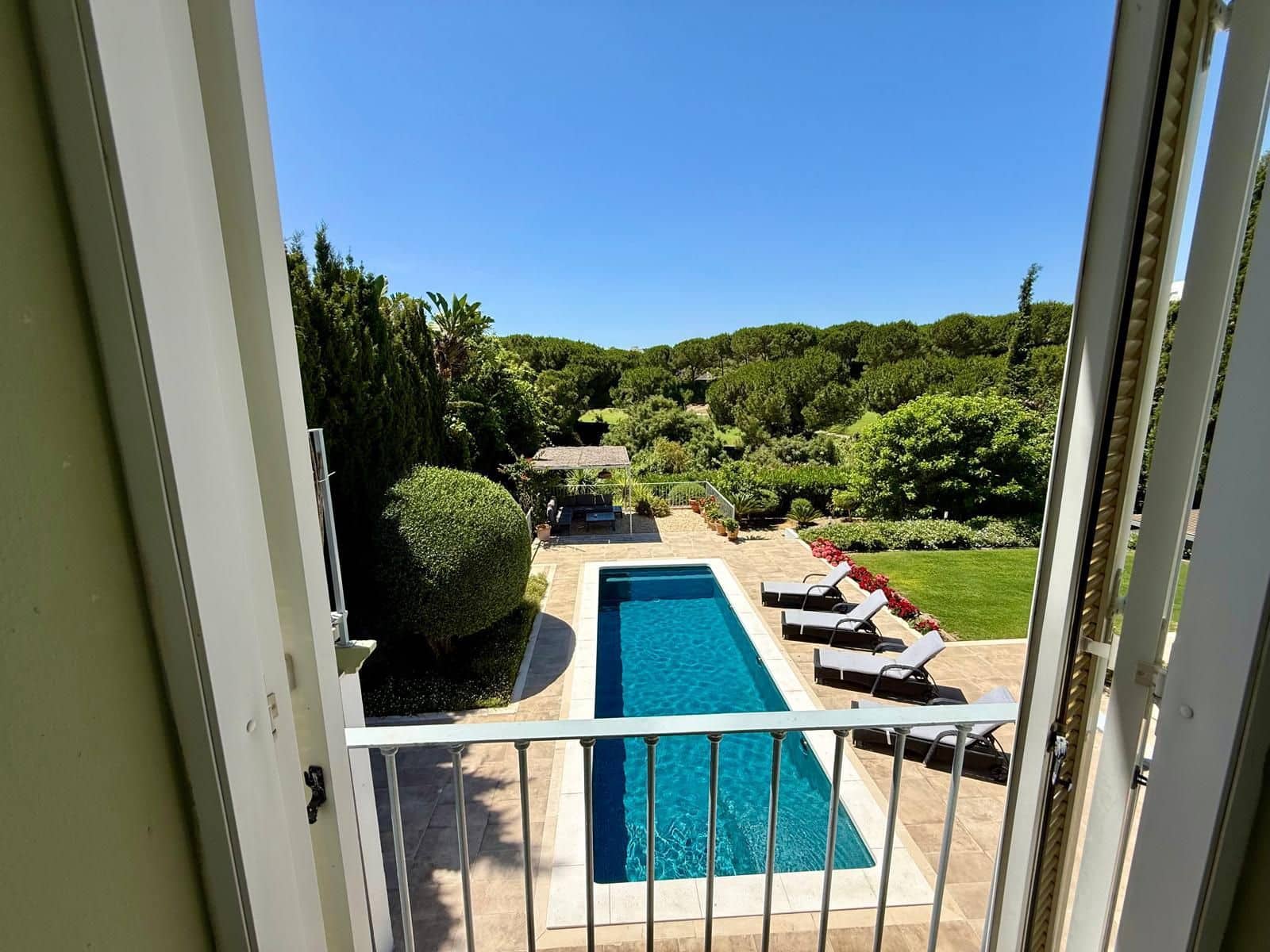 4 sypialnia Willa na sprzedaż w Sotogrande z basenem garażem - 1 595 010 € (Ref: 9932117)