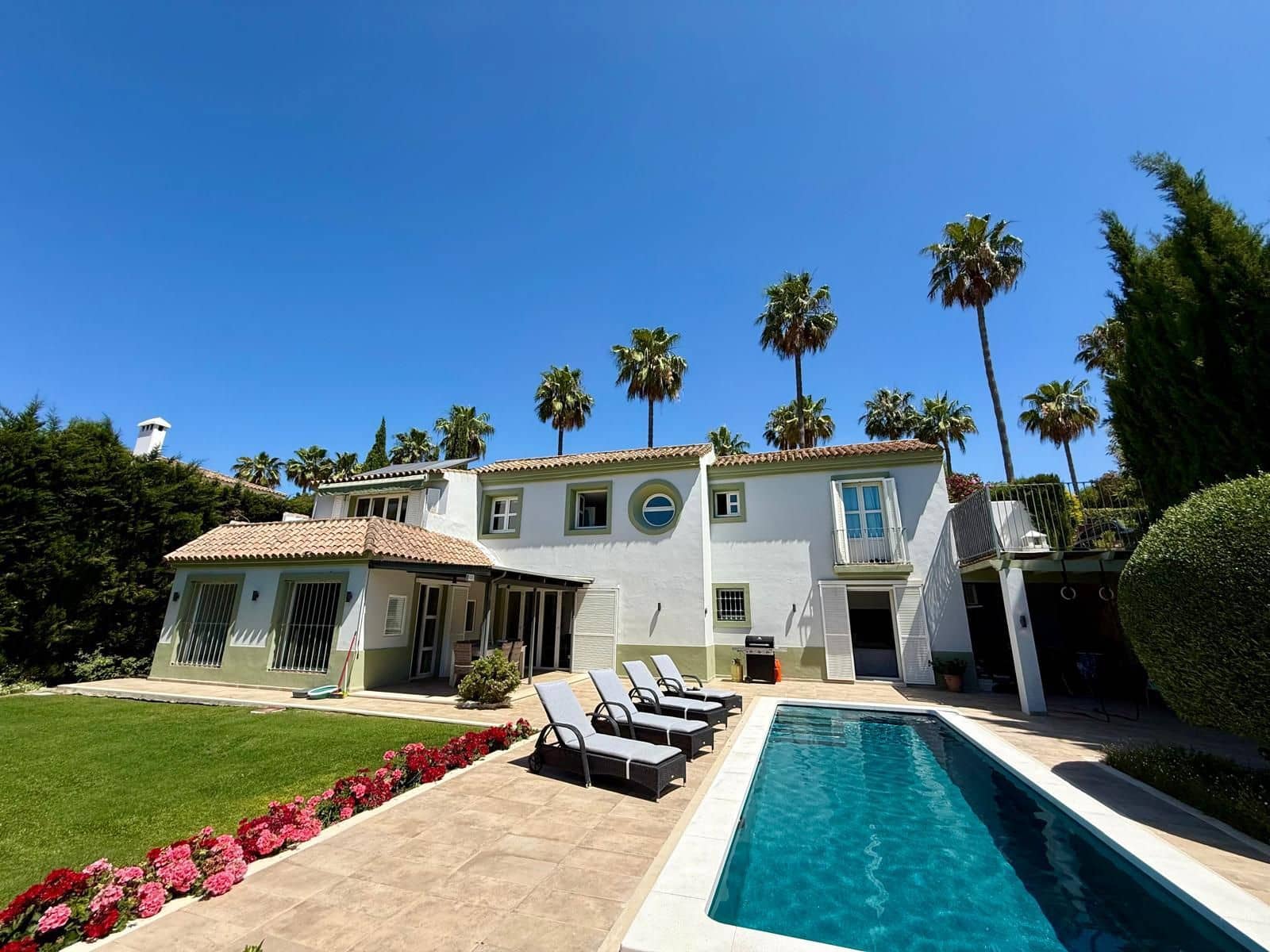 4 sypialnia Willa na sprzedaż w Sotogrande z basenem garażem - 1 595 010 € (Ref: 9932117)