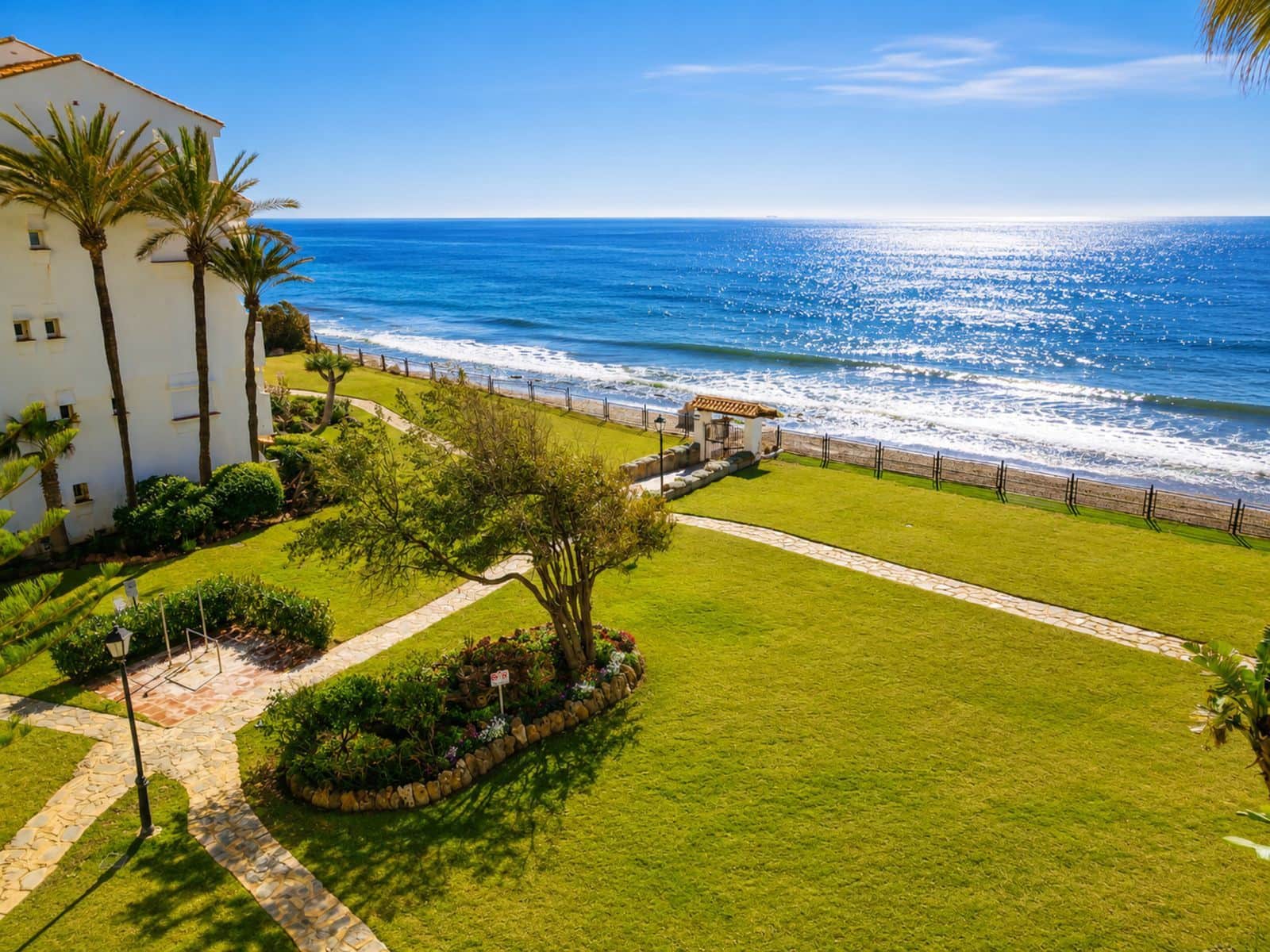 3 Zimmer Strandapartment zu verkaufen in Marbesa mit Pool Garage - 795.000 € (Ref: 9932332)
