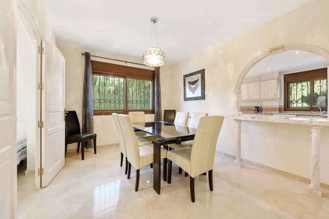Chalet de 5 habitaciones en Atalaya-Isdabe, Estepona en venta con piscina garaje - 1.399.000 € (Ref: 9950666)