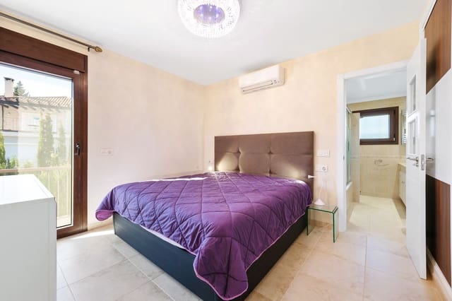Chalet de 5 habitaciones en Atalaya-Isdabe, Estepona en venta con piscina garaje - 1.399.000 € (Ref: 9950666)