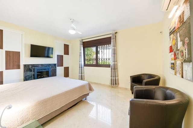 Chalet de 5 habitaciones en Atalaya-Isdabe, Estepona en venta con piscina garaje - 1.399.000 € (Ref: 9950666)