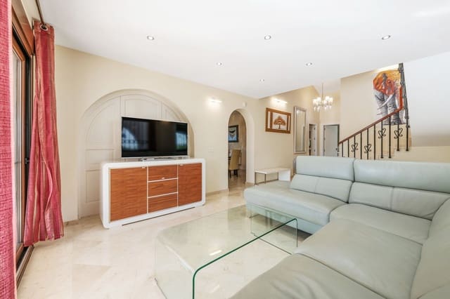 Chalet de 5 habitaciones en Atalaya-Isdabe, Estepona en venta con piscina garaje - 1.399.000 € (Ref: 9950666)