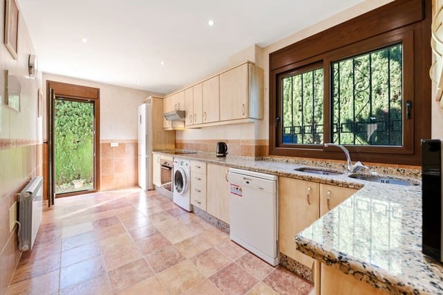 Chalet de 5 habitaciones en Atalaya-Isdabe, Estepona en venta con piscina garaje - 1.399.000 € (Ref: 9950666)