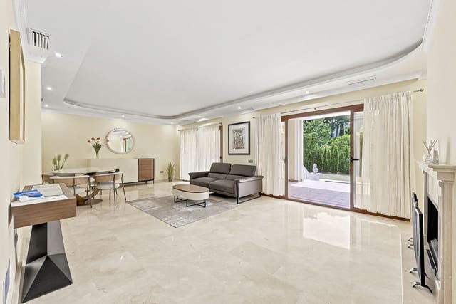 4 bedroom Villa for sale in Hacienda Las Chapas, Marbella with pool garage - € 1,600,000 (Ref: 9953294)