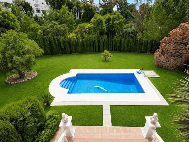 4 bedroom Villa for sale in Hacienda Las Chapas, Marbella with pool garage - € 1,600,000 (Ref: 9953294)