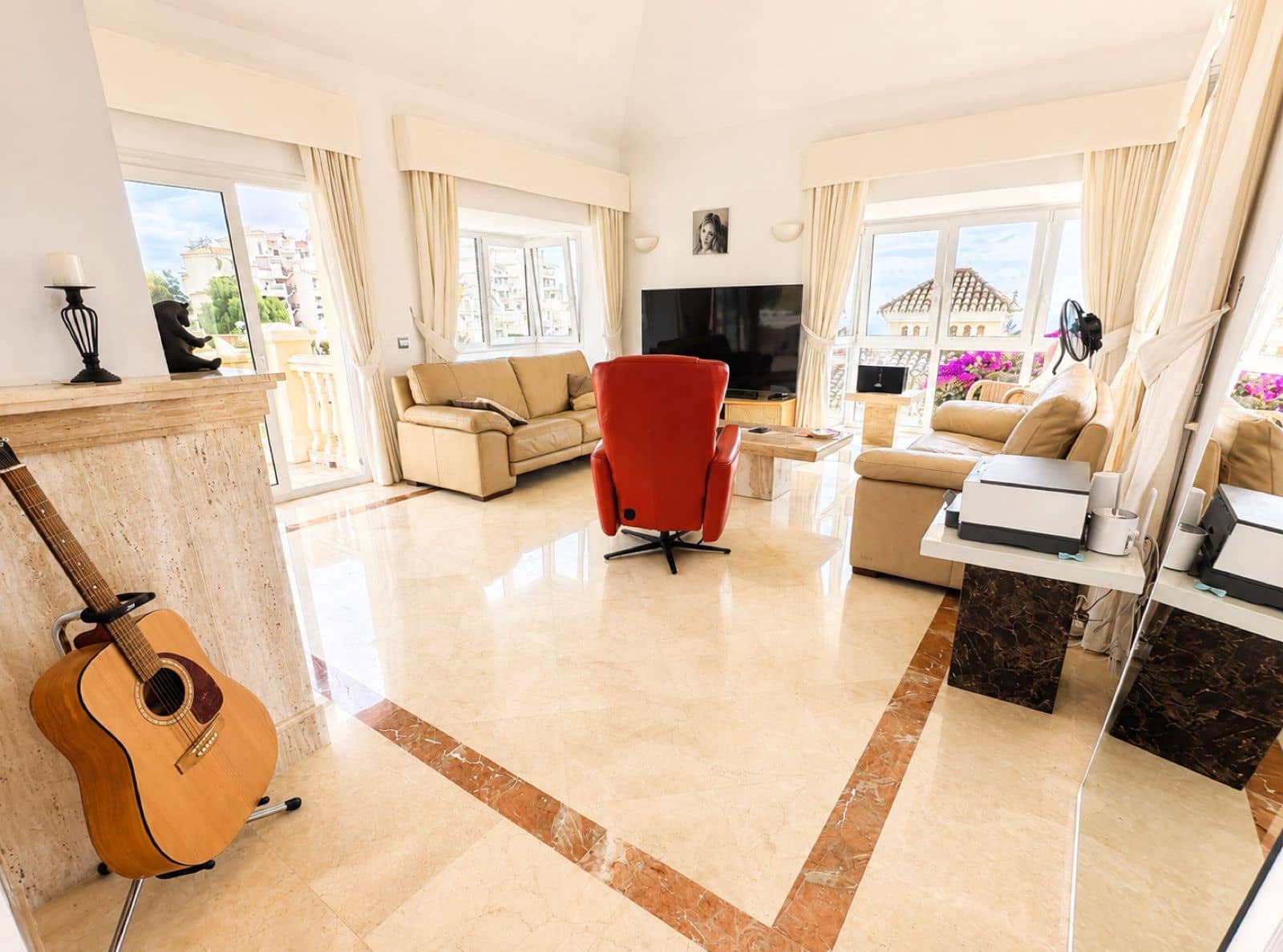 3 bedroom Villa for sale in Calahonda with pool garage - € 995,000 (Ref: 9969012)