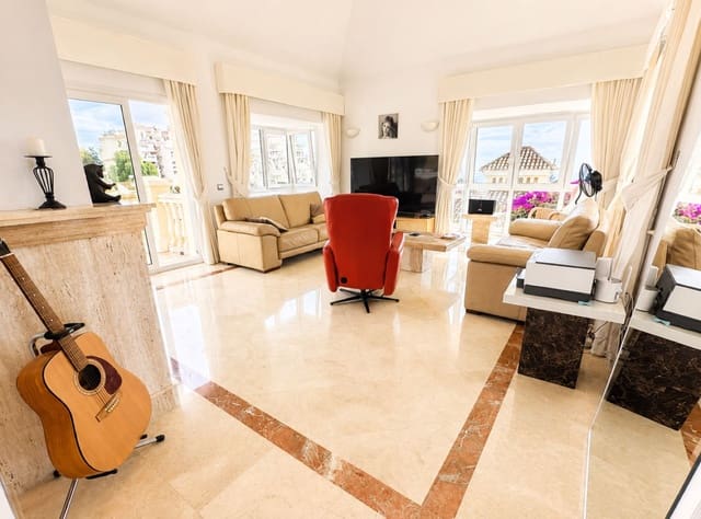 3 bedroom Villa for sale in Calahonda, Mijas with pool garage - € 995,000 (Ref: 9969012)