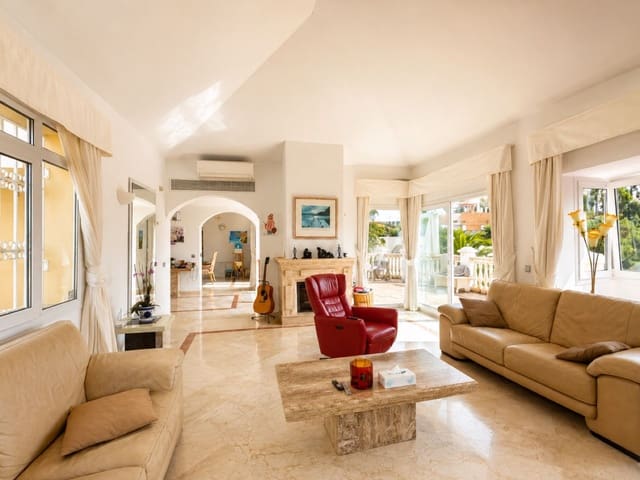 3 bedroom Villa for sale in Calahonda, Mijas with pool garage - € 995,000 (Ref: 9969012)