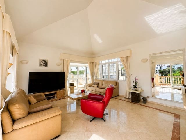 3 bedroom Villa for sale in Calahonda, Mijas with pool garage - € 995,000 (Ref: 9969012)