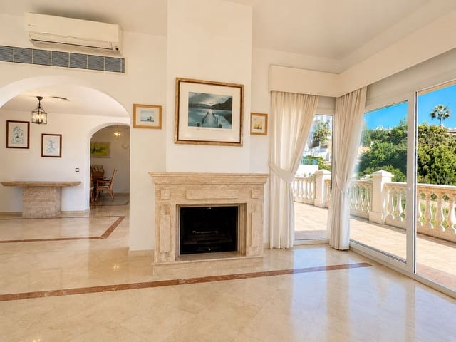 3 bedroom Villa for sale in Calahonda, Mijas with pool garage - € 995,000 (Ref: 9969012)