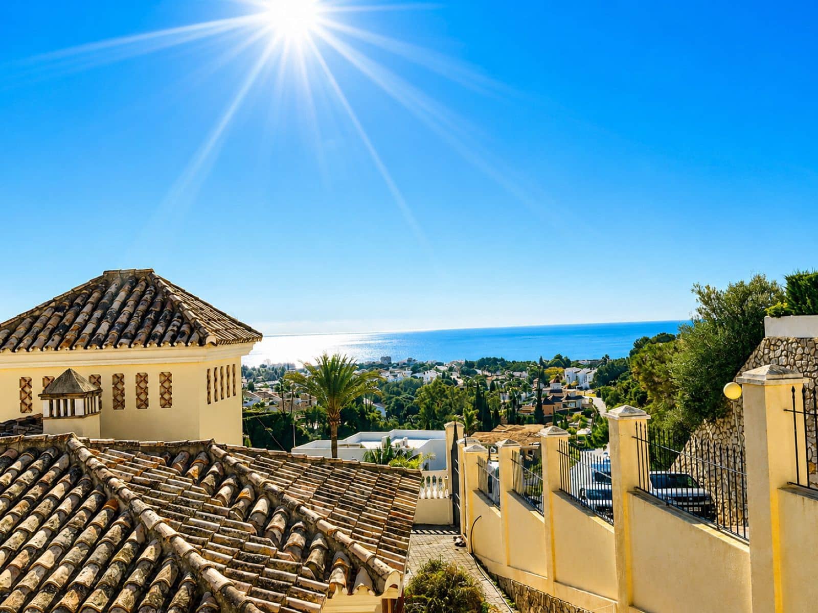 3 bedroom Villa for sale in Calahonda with pool garage - € 995,000 (Ref: 9969012)