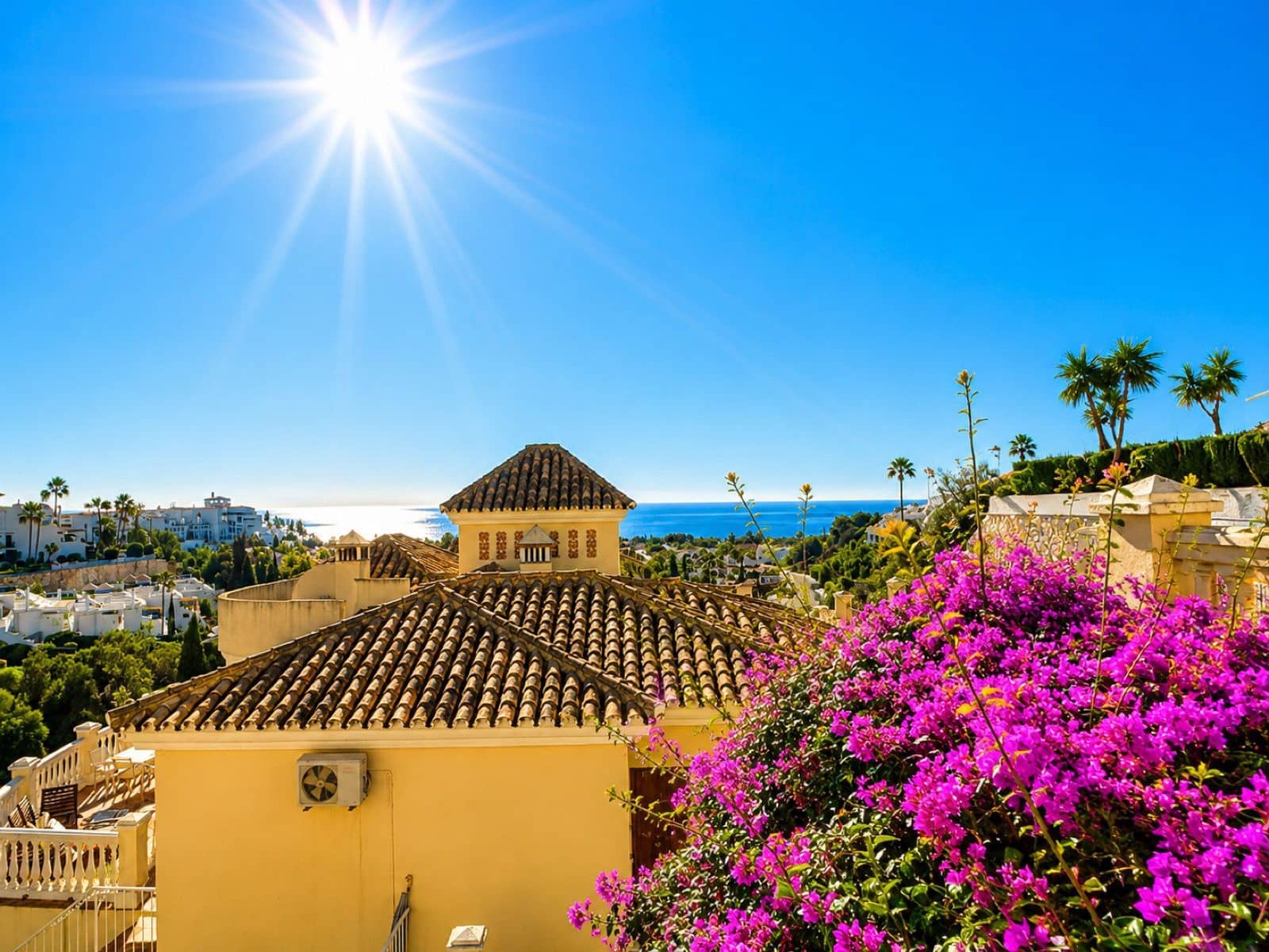 3 bedroom Villa for sale in Calahonda with pool garage - € 995,000 (Ref: 9969012)