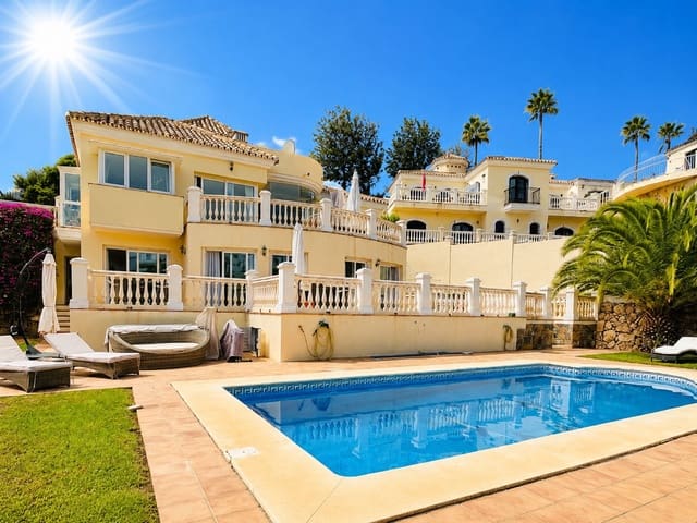 3 bedroom Villa for sale in Calahonda, Mijas with pool garage - € 995,000 (Ref: 9969012)