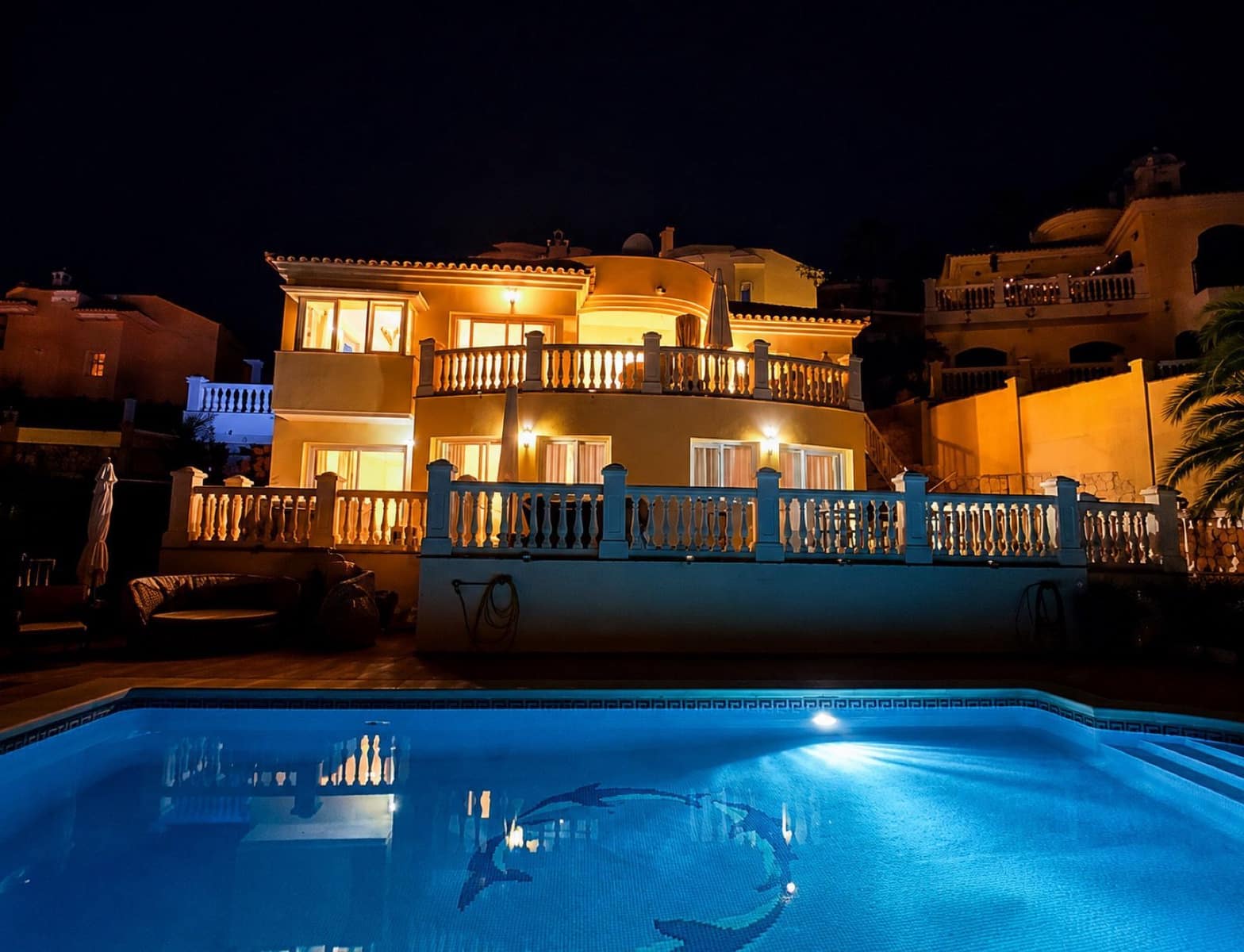 3 bedroom Villa for sale in Calahonda with pool garage - € 995,000 (Ref: 9969012)