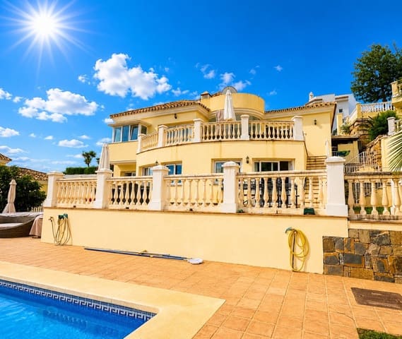 3 bedroom Villa for sale in Calahonda, Mijas with pool garage - € 995,000 (Ref: 9969012)
