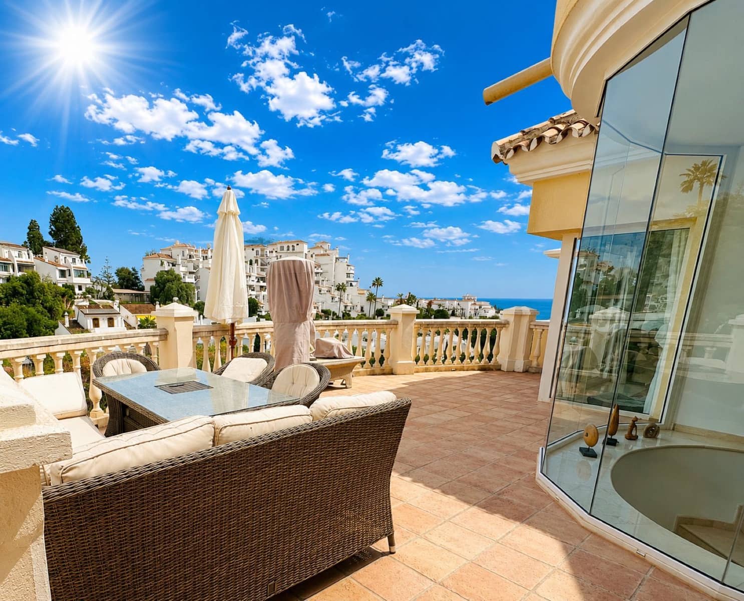 3 bedroom Villa for sale in Calahonda with pool garage - € 995,000 (Ref: 9969012)