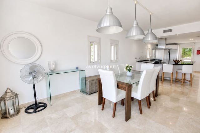 Chalet de 5 habitaciones en La Cala de Mijas, Mijas en venta con piscina garaje - 1.100.000 € (Ref: 9969033)