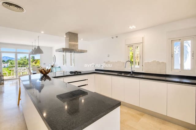 Chalet de 5 habitaciones en La Cala de Mijas, Mijas en venta con piscina garaje - 1.100.000 € (Ref: 9969033)