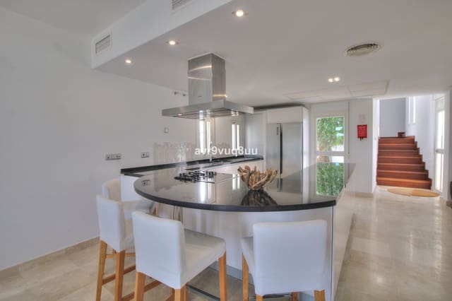 Chalet de 5 habitaciones en La Cala de Mijas, Mijas en venta con piscina garaje - 1.100.000 € (Ref: 9969033)